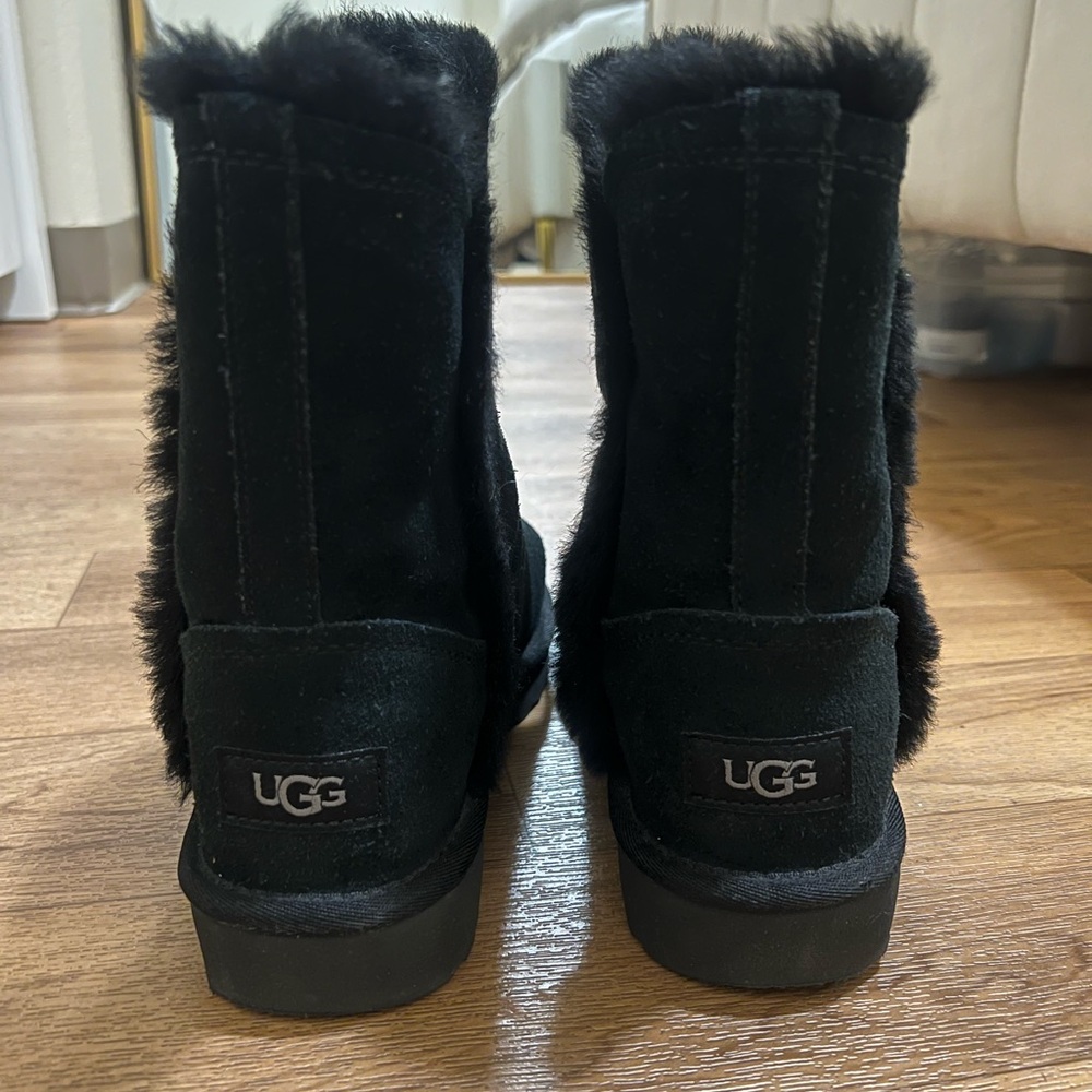 Black high top UGGS